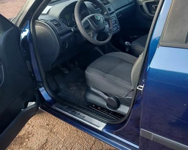 Синий Шкода Фабия, объемом двигателя 1.6 л и пробегом 218 тыс. км за 6500 $, фото 4 на Automoto.ua