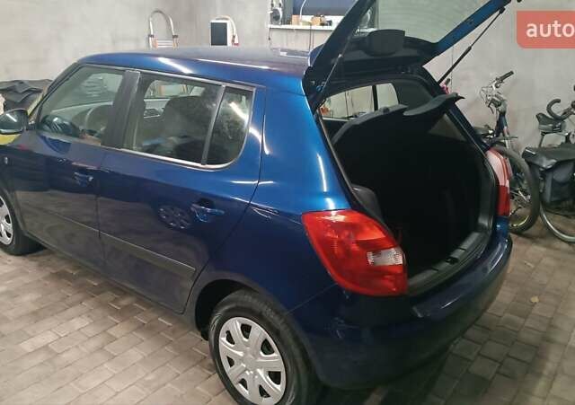 Синій Шкода Фабія, об'ємом двигуна 0 л та пробігом 180 тис. км за 5199 $, фото 1 на Automoto.ua