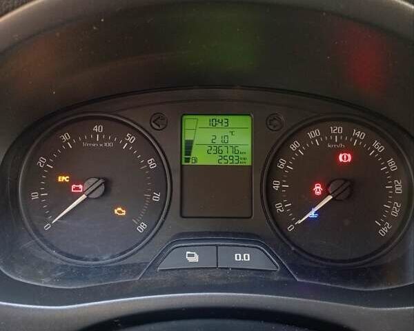 Синий Шкода Фабия, объемом двигателя 1.2 л и пробегом 237 тыс. км за 5200 $, фото 39 на Automoto.ua