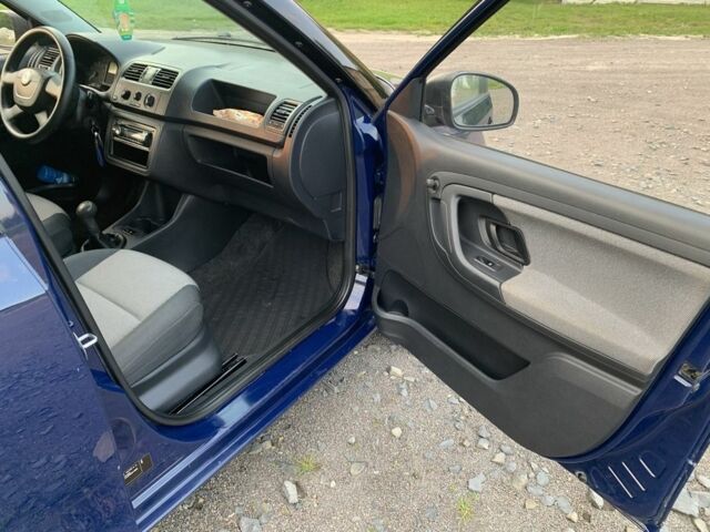 Синий Шкода Фабия, объемом двигателя 1.2 л и пробегом 197 тыс. км за 4500 $, фото 12 на Automoto.ua