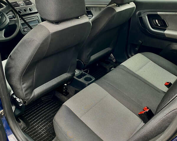 Синій Шкода Фабія, об'ємом двигуна 1.2 л та пробігом 190 тис. км за 6100 $, фото 16 на Automoto.ua