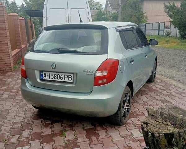 Синий Шкода Фабия, объемом двигателя 1.2 л и пробегом 180 тыс. км за 4500 $, фото 2 на Automoto.ua