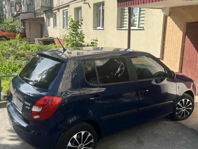 Синий Шкода Фабия, объемом двигателя 1.6 л и пробегом 193 тыс. км за 5500 $, фото 2 на Automoto.ua