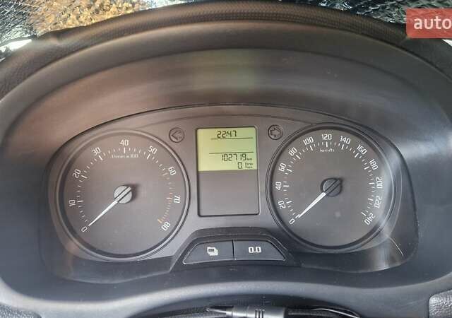 Синий Шкода Фабия, объемом двигателя 1.2 л и пробегом 103 тыс. км за 5300 $, фото 7 на Automoto.ua