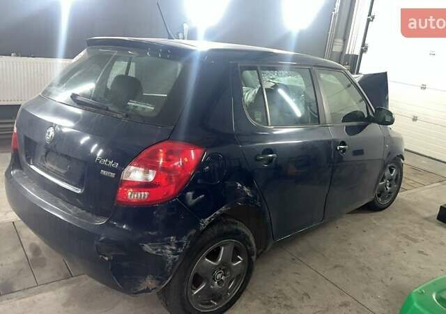 Синій Шкода Фабія, об'ємом двигуна 1.6 л та пробігом 195 тис. км за 2200 $, фото 2 на Automoto.ua