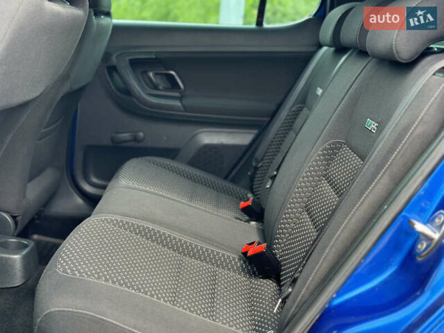 Синий Шкода Фабия, объемом двигателя 1.4 л и пробегом 212 тыс. км за 7950 $, фото 5 на Automoto.ua