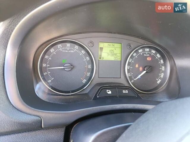 Синій Шкода Фабія, об'ємом двигуна 1.6 л та пробігом 345 тис. км за 5200 $, фото 13 на Automoto.ua