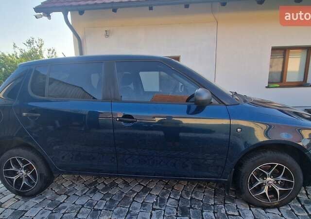 Синий Шкода Фабия, объемом двигателя 1.2 л и пробегом 103 тыс. км за 5300 $, фото 1 на Automoto.ua