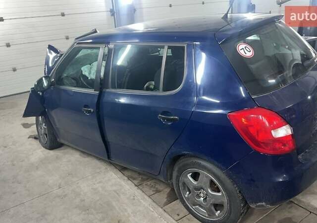 Синій Шкода Фабія, об'ємом двигуна 1.6 л та пробігом 195 тис. км за 2200 $, фото 7 на Automoto.ua