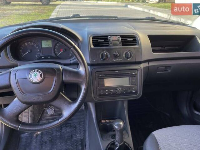 Синий Шкода Фабия, объемом двигателя 1.6 л и пробегом 241 тыс. км за 5100 $, фото 9 на Automoto.ua