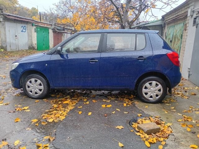 Шкода Фабия 2011 в Запорожье на Automoto.ua Синий Шкода Фабия, объемом двигателя 1.2 л и пробегом 220 тыс. км за 4450 $, фото 3 на Automoto.ua