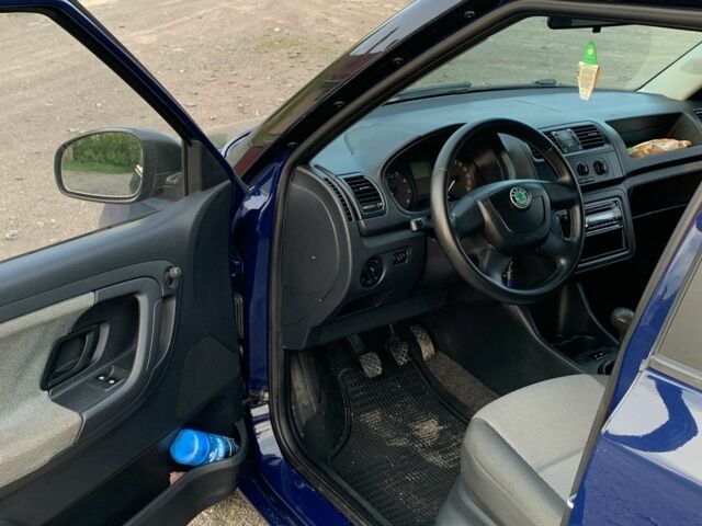 Синий Шкода Фабия, объемом двигателя 1.2 л и пробегом 197 тыс. км за 4500 $, фото 5 на Automoto.ua