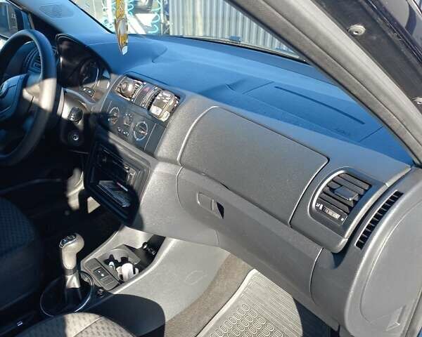 Синій Шкода Фабія, об'ємом двигуна 1.2 л та пробігом 147 тис. км за 5500 $, фото 7 на Automoto.ua