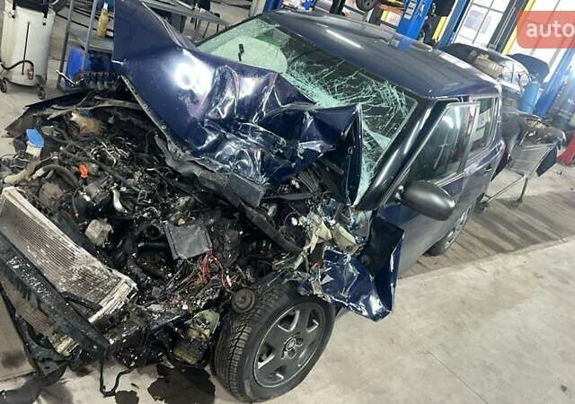 Синій Шкода Фабія, об'ємом двигуна 1.6 л та пробігом 195 тис. км за 2200 $, фото 8 на Automoto.ua