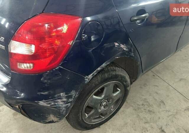 Синій Шкода Фабія, об'ємом двигуна 1.6 л та пробігом 195 тис. км за 2200 $, фото 1 на Automoto.ua