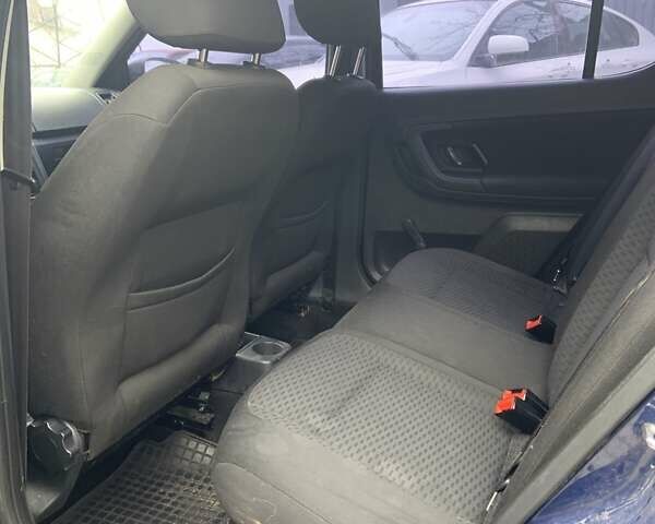 Синий Шкода Фабия, объемом двигателя 1.2 л и пробегом 298 тыс. км за 3600 $, фото 4 на Automoto.ua