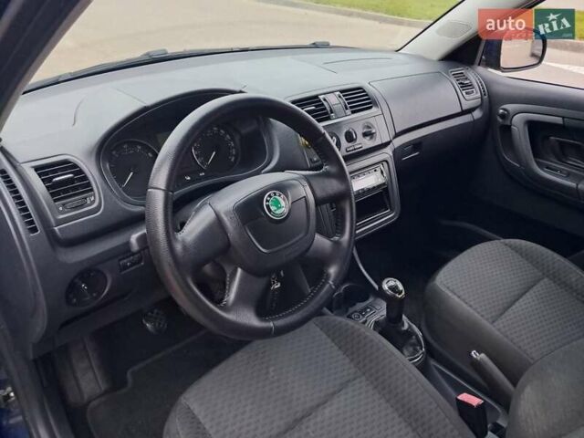 Синий Шкода Фабия, объемом двигателя 1.39 л и пробегом 173 тыс. км за 5550 $, фото 7 на Automoto.ua