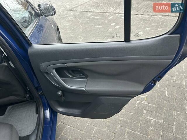 Синий Шкода Фабия, объемом двигателя 1.39 л и пробегом 260 тыс. км за 4200 $, фото 13 на Automoto.ua