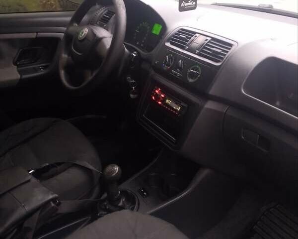 Синий Шкода Фабия, объемом двигателя 1.6 л и пробегом 279 тыс. км за 5200 $, фото 18 на Automoto.ua