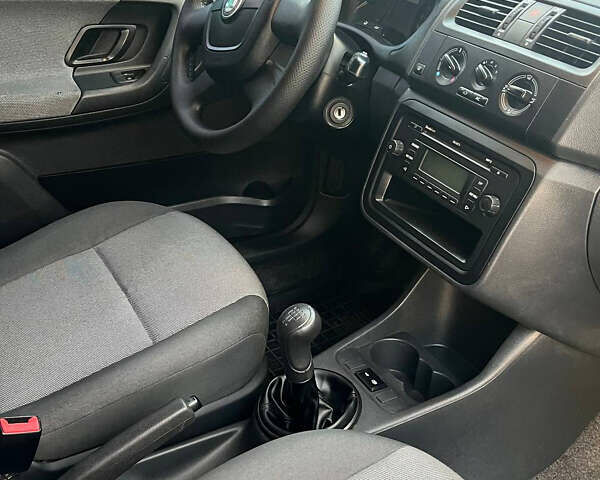 Синий Шкода Фабия, объемом двигателя 1.6 л и пробегом 240 тыс. км за 5900 $, фото 11 на Automoto.ua