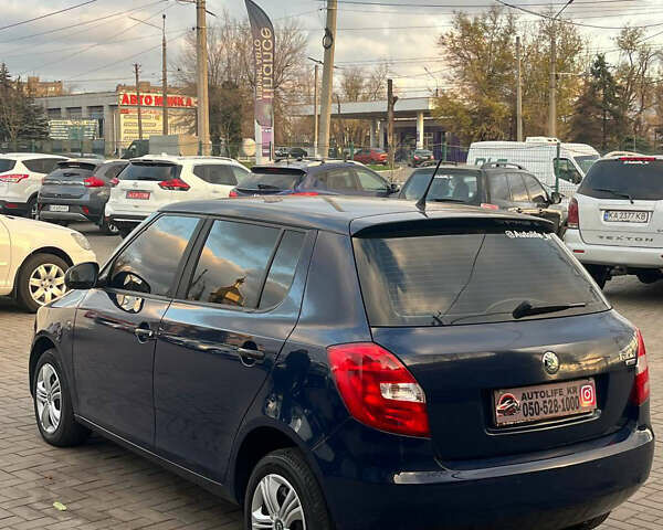 Синий Шкода Фабия, объемом двигателя 1.6 л и пробегом 240 тыс. км за 5900 $, фото 3 на Automoto.ua