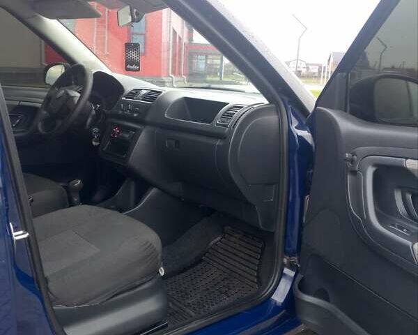 Синий Шкода Фабия, объемом двигателя 1.6 л и пробегом 279 тыс. км за 5200 $, фото 8 на Automoto.ua