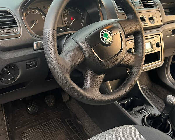 Синий Шкода Фабия, объемом двигателя 1.6 л и пробегом 240 тыс. км за 5900 $, фото 8 на Automoto.ua