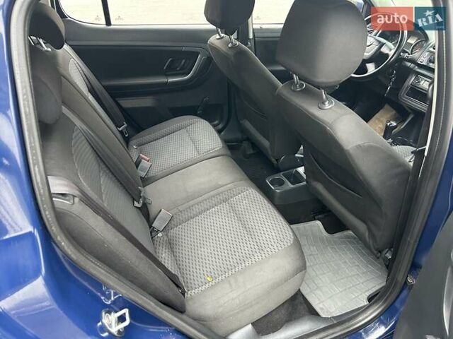 Синий Шкода Фабия, объемом двигателя 1.39 л и пробегом 260 тыс. км за 4200 $, фото 12 на Automoto.ua