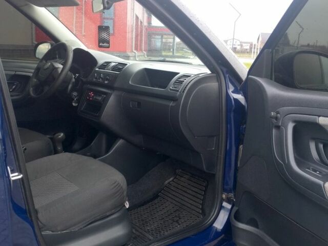 Синий Шкода Фабия, объемом двигателя 1.6 л и пробегом 217 тыс. км за 5200 $, фото 17 на Automoto.ua