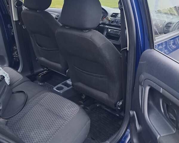 Синий Шкода Фабия, объемом двигателя 1.39 л и пробегом 173 тыс. км за 5550 $, фото 12 на Automoto.ua