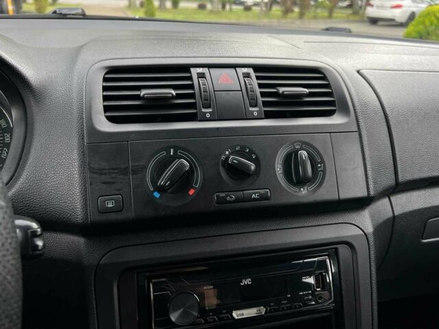 Шкода Фабія 2012 у Львові на Automoto.ua Синій Шкода Фабія, об'ємом двигуна 1.4 л та пробігом 250 тис. км за 6150 $, фото 16 на Automoto.ua