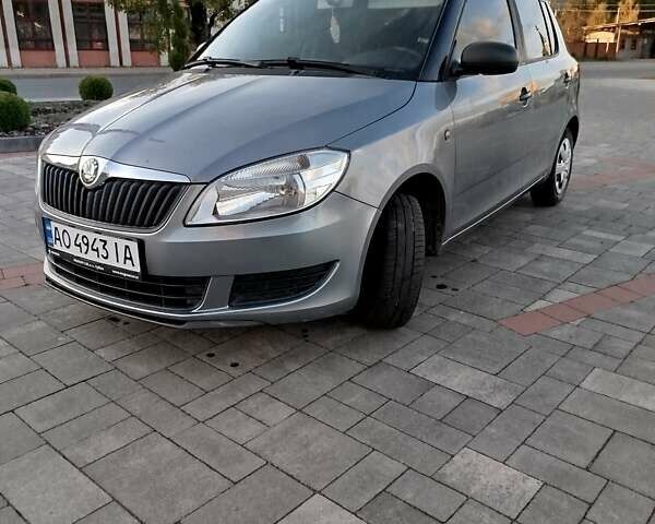 Синий Шкода Фабия, объемом двигателя 1.2 л и пробегом 250 тыс. км за 5500 $, фото 3 на Automoto.ua