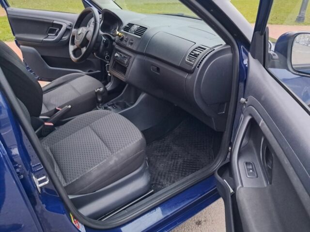 Синий Шкода Фабия, объемом двигателя 1.4 л и пробегом 173 тыс. км за 5550 $, фото 3 на Automoto.ua