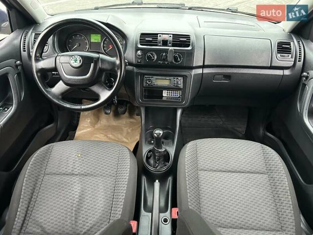 Синий Шкода Фабия, объемом двигателя 1.39 л и пробегом 260 тыс. км за 4200 $, фото 11 на Automoto.ua