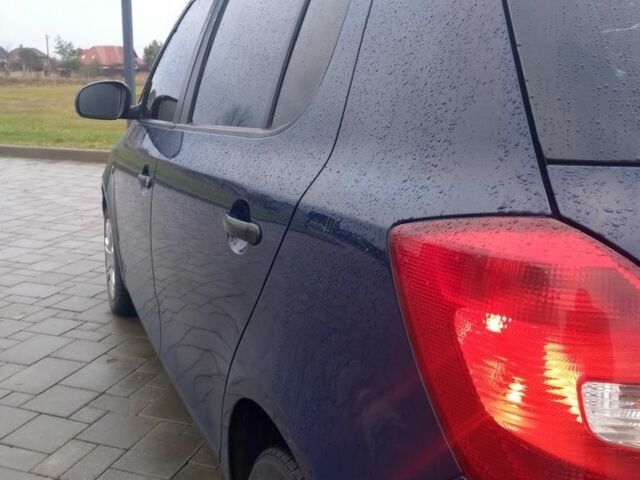 Синий Шкода Фабия, объемом двигателя 1.6 л и пробегом 217 тыс. км за 5200 $, фото 6 на Automoto.ua