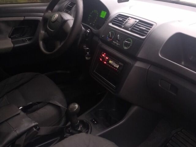 Синий Шкода Фабия, объемом двигателя 1.6 л и пробегом 217 тыс. км за 5200 $, фото 12 на Automoto.ua