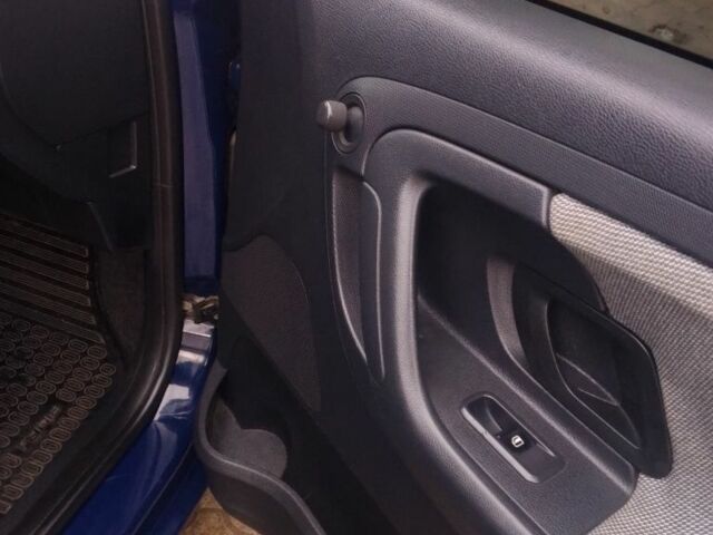 Синий Шкода Фабия, объемом двигателя 1.6 л и пробегом 217 тыс. км за 5200 $, фото 13 на Automoto.ua