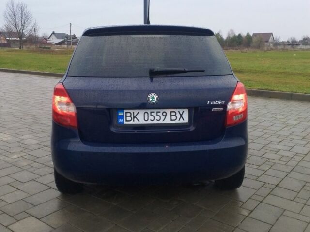 Синий Шкода Фабия, объемом двигателя 1.6 л и пробегом 217 тыс. км за 5200 $, фото 4 на Automoto.ua