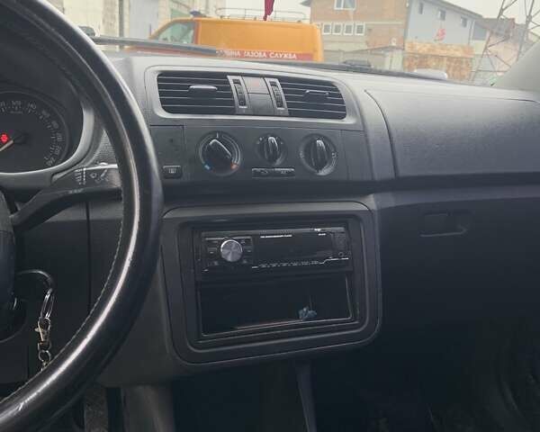 Синий Шкода Фабия, объемом двигателя 1.2 л и пробегом 298 тыс. км за 3600 $, фото 8 на Automoto.ua