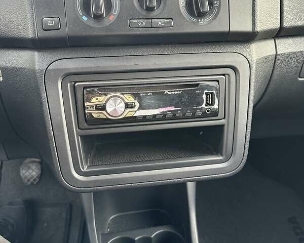 Синий Шкода Фабия, объемом двигателя 1.39 л и пробегом 89 тыс. км за 6400 $, фото 7 на Automoto.ua