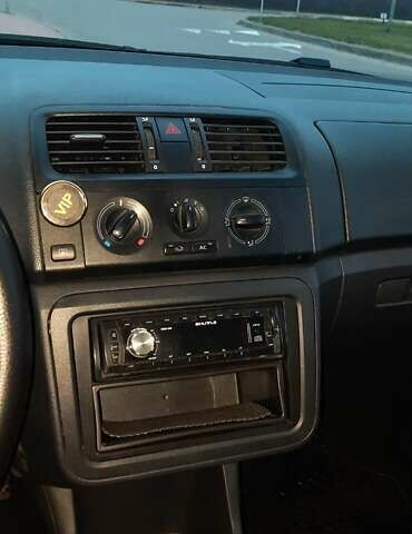 Синий Шкода Фабия, объемом двигателя 1.39 л и пробегом 173 тыс. км за 5550 $, фото 16 на Automoto.ua