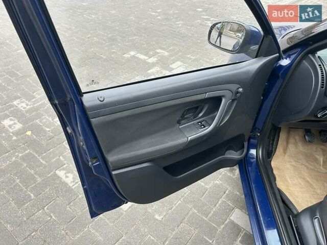Синий Шкода Фабия, объемом двигателя 1.39 л и пробегом 260 тыс. км за 4200 $, фото 8 на Automoto.ua