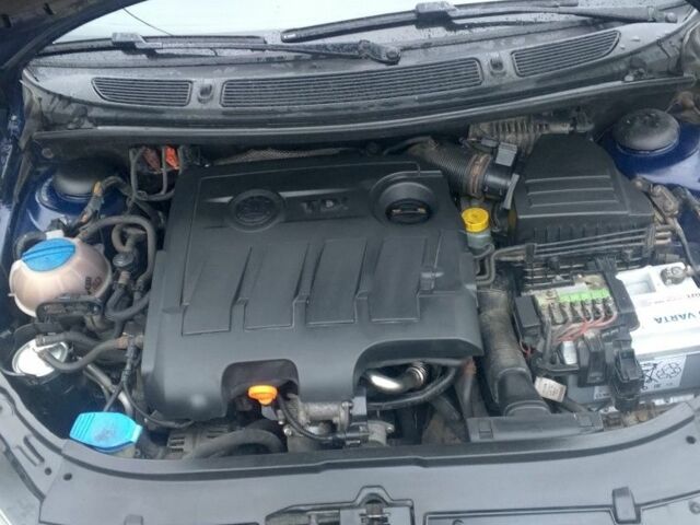 Синий Шкода Фабия, объемом двигателя 1.6 л и пробегом 217 тыс. км за 5200 $, фото 15 на Automoto.ua