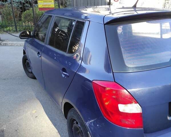 Синий Шкода Фабия, объемом двигателя 1.39 л и пробегом 235 тыс. км за 5100 $, фото 2 на Automoto.ua