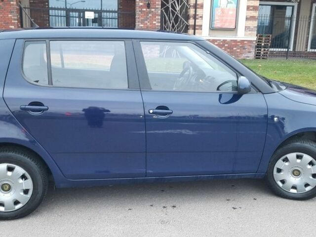 Синий Шкода Фабия, объемом двигателя 1.4 л и пробегом 173 тыс. км за 5550 $, фото 13 на Automoto.ua