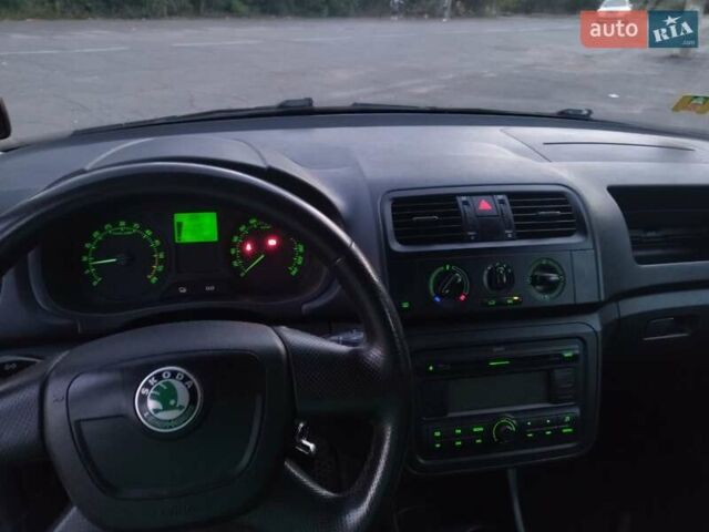 Синий Шкода Фабия, объемом двигателя 1.6 л и пробегом 237 тыс. км за 6000 $, фото 2 на Automoto.ua