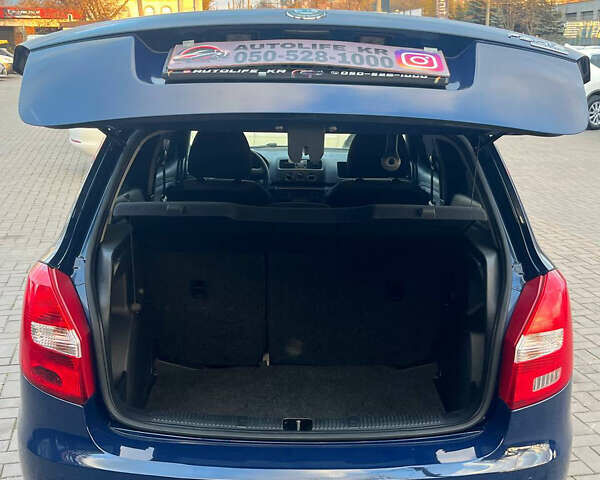 Синий Шкода Фабия, объемом двигателя 1.6 л и пробегом 240 тыс. км за 5900 $, фото 6 на Automoto.ua