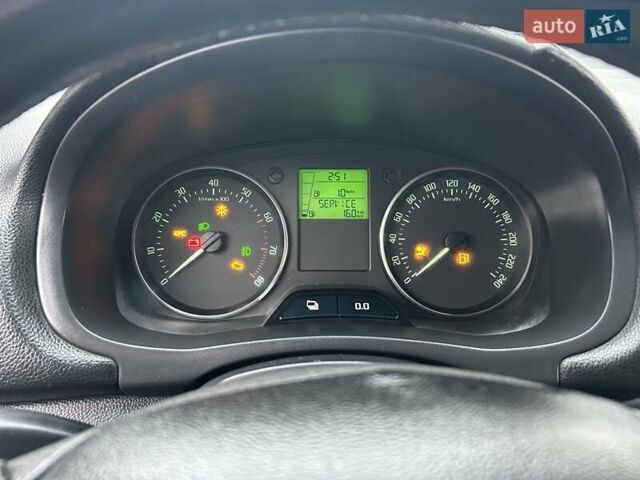 Синий Шкода Фабия, объемом двигателя 1.39 л и пробегом 260 тыс. км за 4200 $, фото 16 на Automoto.ua