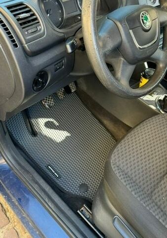 Синій Шкода Фабія, об'ємом двигуна 1.39 л та пробігом 196 тис. км за 6000 $, фото 8 на Automoto.ua