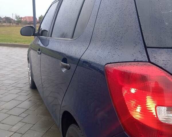 Синий Шкода Фабия, объемом двигателя 1.6 л и пробегом 279 тыс. км за 5200 $, фото 3 на Automoto.ua